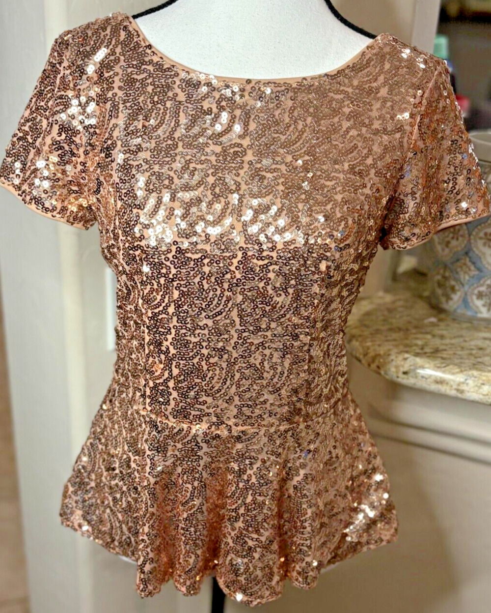 Casual Couture by Green Envelope Gold Sequin Peplum Blouse Medium 4-6